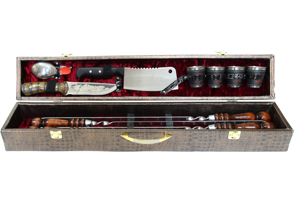 Подарочный набор шампуров с деревянной ручкой в чемодане из кожи (4шт)